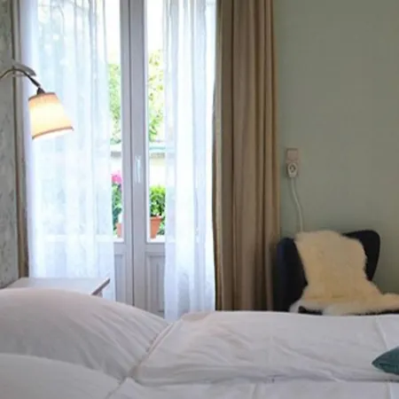 Privatpension Waldbroel Bed & Breakfast 3*