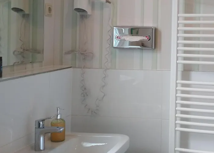 住宿加早餐酒店 Privatpension Waldbroel